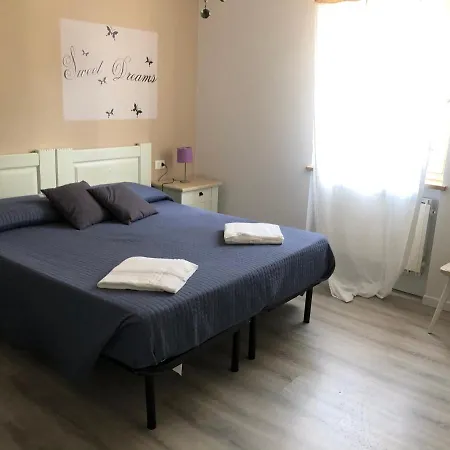 Corte Del Garda לינה וארוחת בוקר קסטלנואובו דל גארדה