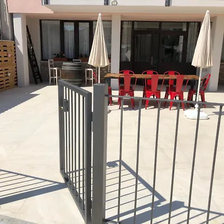 Corte Del Garda 4* كاستلْنْيوفو ديل غارد